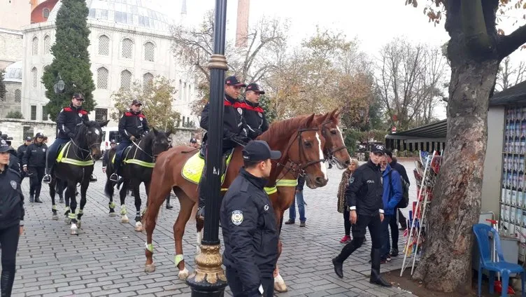 Sultanahmet Meydanı’nda atlı polisler göreve başladı