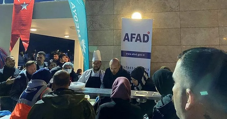 Bilal Erdoğan depremzedelere yemek dağıttı
