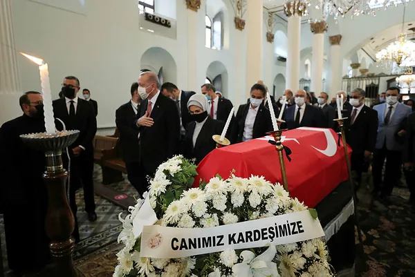 Son dakika... Markar Esayan son yolculuğuna uğurlandı; Başkan Erdoğan ve çok sayıda siyasetçi cenazeye katıldı