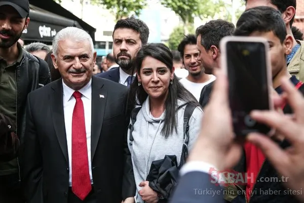 Binali Yıldırım, Beşiktaş'ta vatandaşlarla buluştu