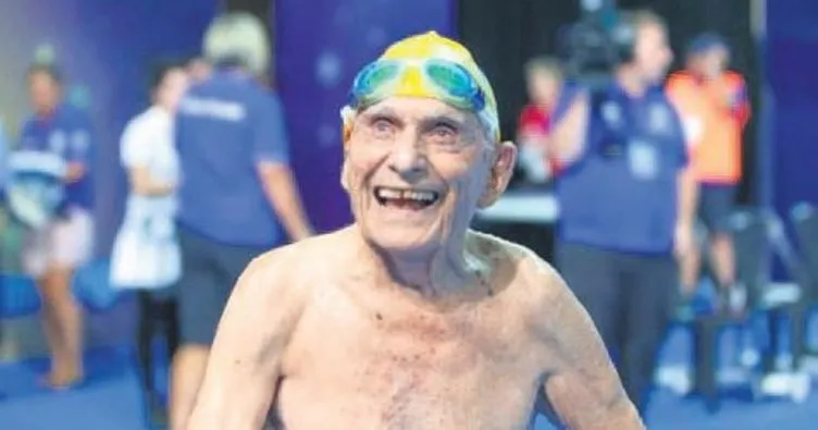 99 yaşındaki adamdan dünya yüzme rekoru