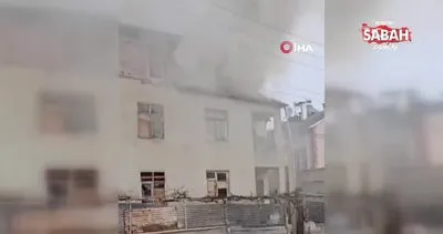3 katlı evin çatı katı yandı: 1 kişi dumandan etkilendi | Video