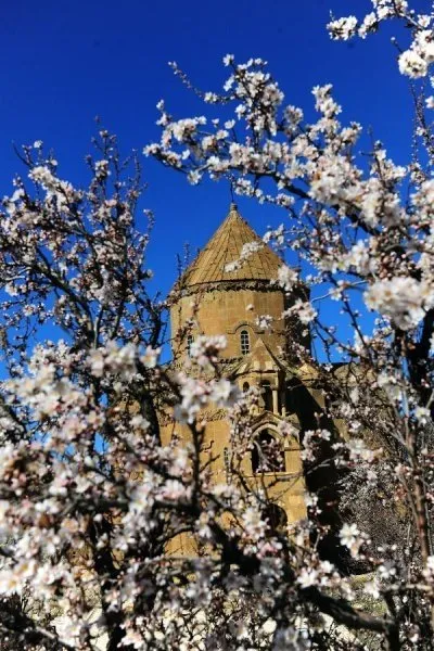 Akdamar Adası'nın doyumsuz bahar manzarası