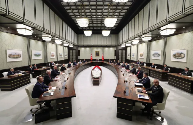 baskan-erdogan-bugun-kabineyi-topluyor-gundemde-terorle-mucadele-ekonomideki-son-durum-ve-gazze-var-1722835019987.jpg Başkan Erdoğan bugün kabineyi topluyor: Gündemde Instagram'a erişim engeli, ekonomi ve terörle mücadele var!