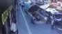 Biri nöbet tuttu, diğeri motoru çaldı | Video