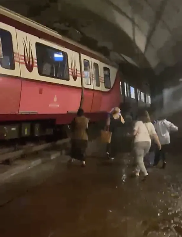 son-dakika-kadikoy-sabiha-gokcen-havalimani-metrosu-raydan-cikti-3-yarali-1781894061441.jpeg