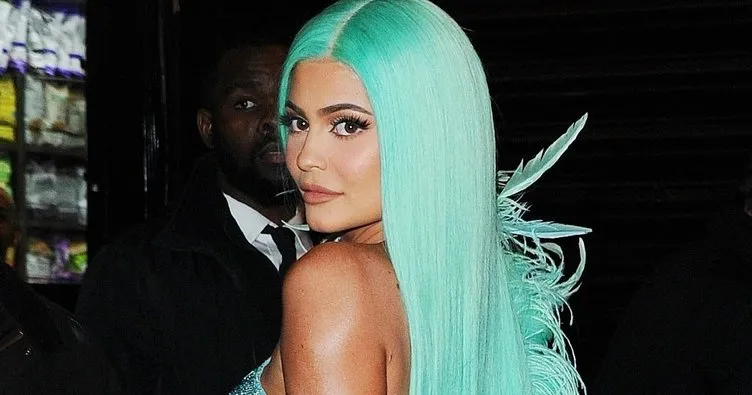 Dünyanın en genç milyarderi Kylie Jenner, yeni koleksiyonunu tanıttı