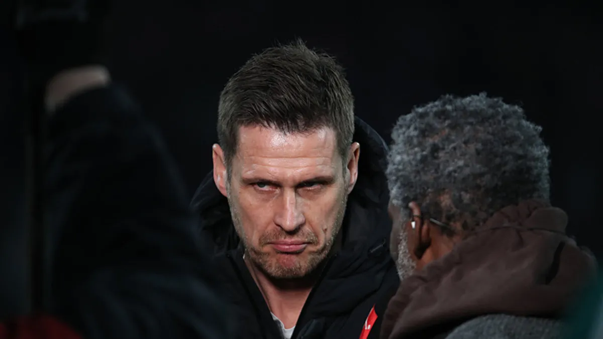 Borussia Dortmund’da sportif direktör Sebastian Kehl ile yollar ayrıldı Borussia Dortmund’da sportif direktör Sebastian Kehl ile yollar ayrıldı