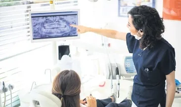 Erimiş üst çene kemiğine implant