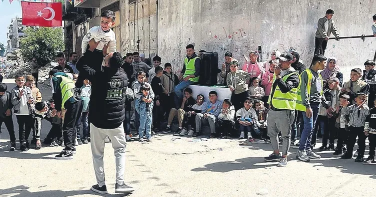 İHH’dan Gazzeli çocuklara moral şenliği