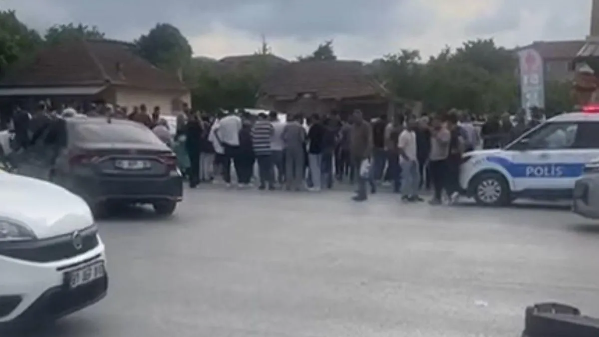 Düzce’de sokak ortasında silahlı saldırı! 1 ölü Düzce’de sokak ortasında silahlı saldırı! 1 ölü