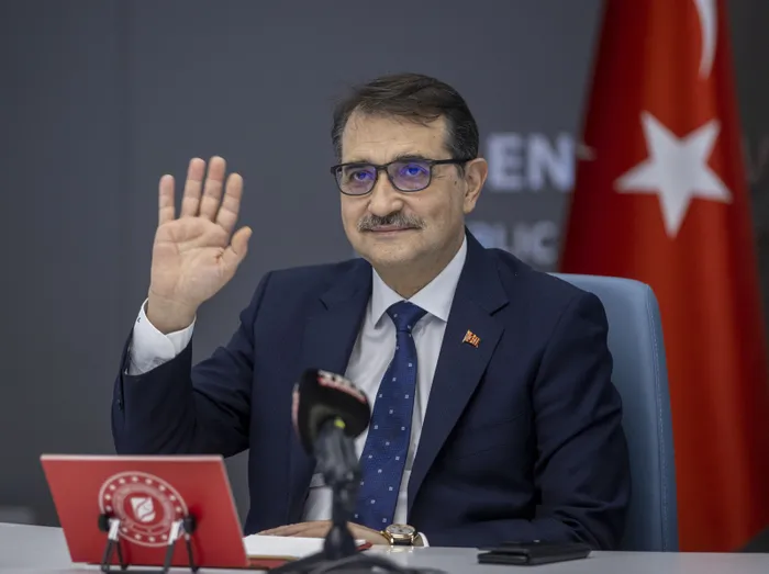 son-dakika-enerji-bakani-donmezden-flas-dogu-akdeniz-aciklamasi-gazin-turkiye-uzerinden-gonderilmesi-gorusuluy-1647072484363.jpg