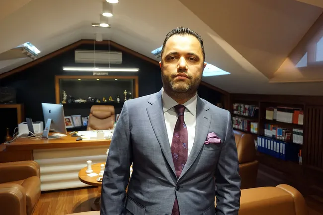 SON DAKİKA | Avukat Rezan Epözdemir siyasi ve askeri casusluk ve FETÖ’ye yardım suçlarından gözaltına alındı