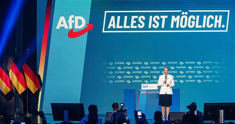Almanya’da AfD rakiplerine fark atıyor