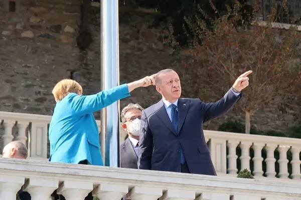 angela-merkelden-veda-ziyareti-baskan-erdogan-ile-bir-araya-geldi-1634376944311.jpg