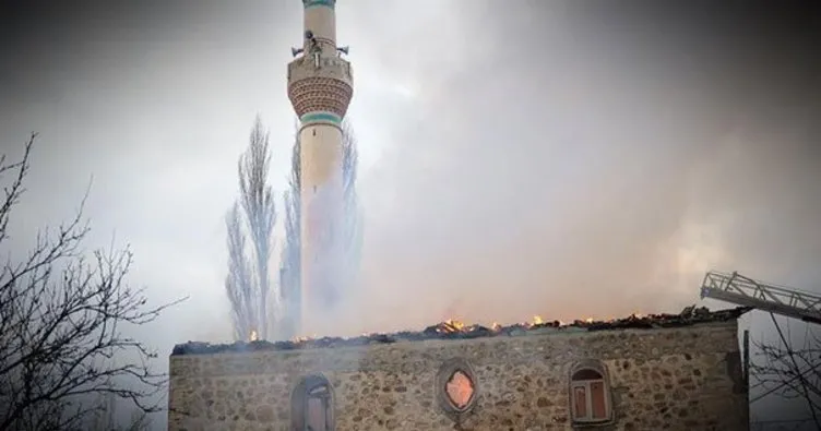 Yunanistan’da Beyazıt Camii’nde yangın çıktı!