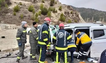 Denizli’de korkunç kaza! Hafif ticari araç ile otomobil çarpıştı: 1 ölü, 4 yaralı