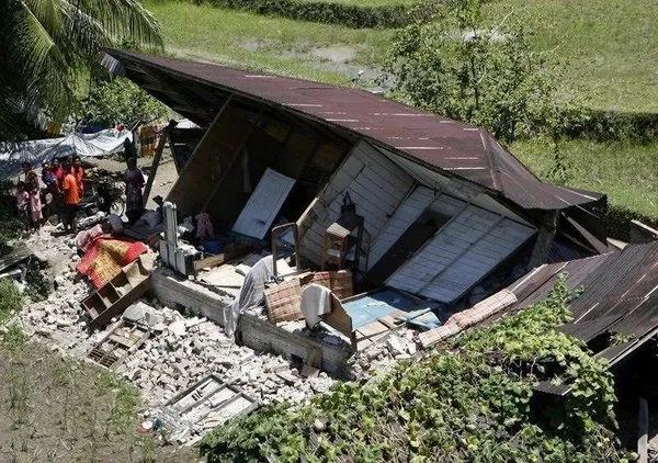 Endonezya'da 7.6'lık deprem
