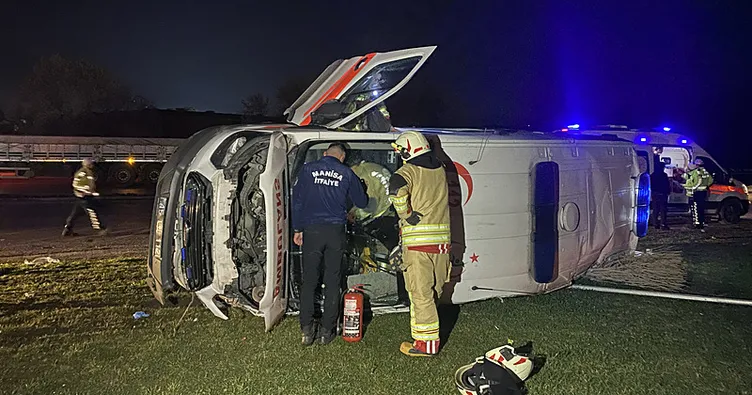 Manisa’da ambulans kaza yaptı: 5 yaralı