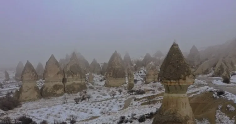 Kapadokya’da kar ve sis turistleri büyüledi