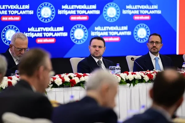 adalet-bakani-akin-gurlek-ege-bolgesi-milletvekilleriyle-bir-araya-geldi-1778165747371.jpg