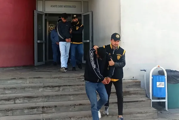 sahte-polis-yasli-kadinin-750-bin-liralik-altini-aldi-1772435492071.jpg
