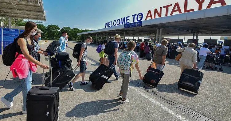 Antalya’ya turist yağdı... Yılın ilk 7 ayında 6 milyon 688 bin turist!