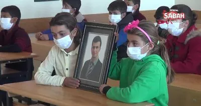Tunceli’de PKK’lı teröristlerin şehit ettiği Necmettin öğretmenin Şanlıurfa’daki okulunda hüzünlü anma | Video