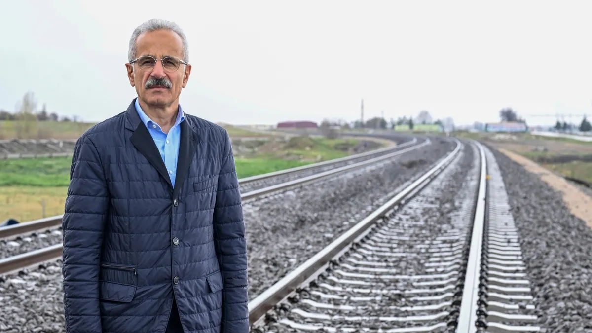 Bakan Uraloğlu duyurdu: Hızlı trene bir adım daha! Osmaneli–Bursa hattında test süreci başlıyor Bakan Uraloğlu duyurdu: Hızlı trene bir adım daha! Osmaneli–Bursa hattında test süreci başlıyor