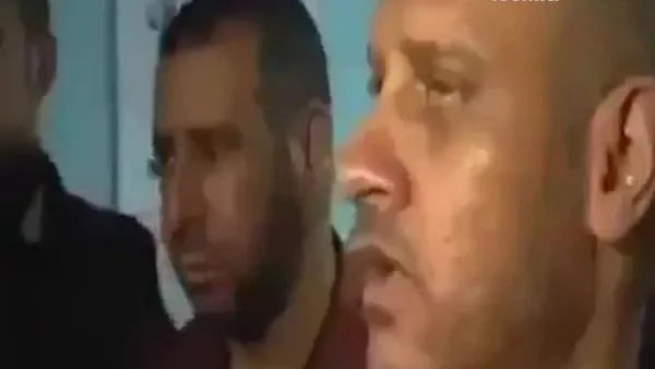 İsrail saldırısında eşi ve 4 çocuğunu kaybeden Gazzeli babanın metaneti hayran bıraktı | Video