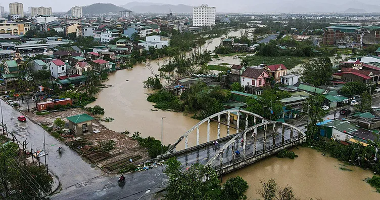 Vietnam’ı Bualoi Tayfunu vurdu: 12 ölü