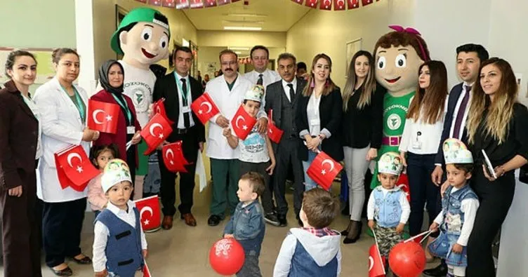 Hasta çocuklar 23 Nisan’ı hastanede kutladılar