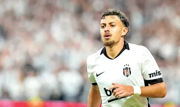 İlhan dalgaların üzerinde sörf yapıyor!