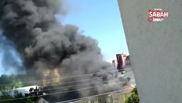 Çekmeköy’de mobilya fabrikasındaki korkutan yangın kamerada
