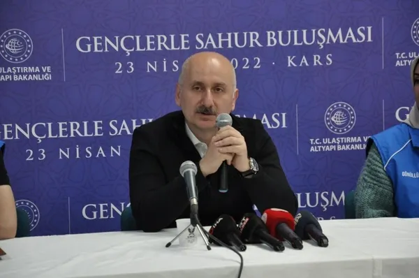 bakan-karaismailoglu-karsta-sahur-programinda-genclerle-bir-araya-geldi-1650676067995.jpg Bakan Karaismailoğlu, Kars'ta sahur programında gençlerle bir araya geldi
