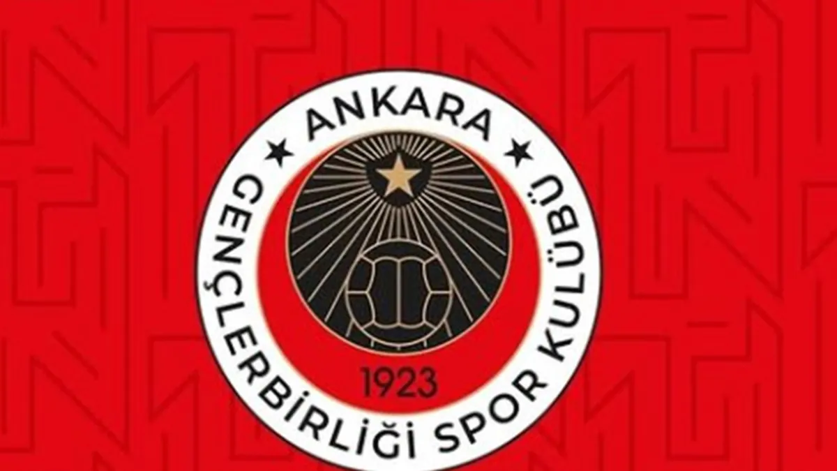Gençlerbirliği taraftarları stadyumda takımlarını destekliyor