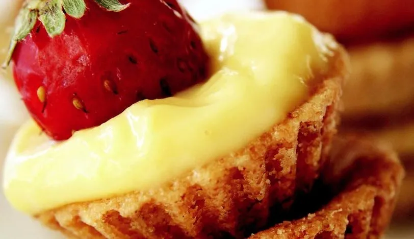 Kremalı Çilekli Tart