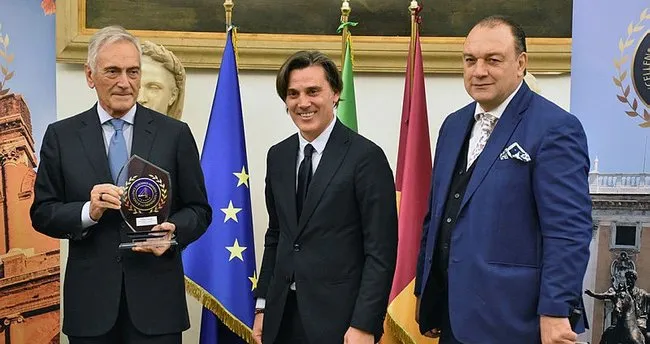 Büyükekşi ve Montella’ya İtalya’dan ödül Büyükekşi ve Montella’ya İtalya’dan ödül