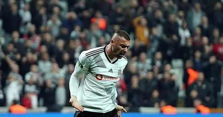 Beşiktaş’ın golcüsü Burak Yılmaz Antalyaspor maçını tribünden takip etti!