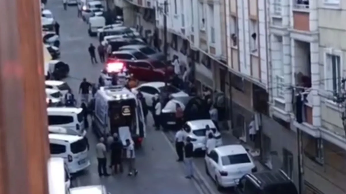Esenyurt'ta silahlı saldırı sonrası polis incelemesi.