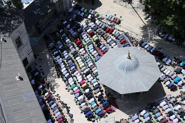 Ramazan'ın ilk cuma namazı
