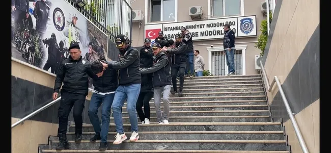 besiktasta-milyonluk-araclari-kundaklamislardi-o-cete-uyeleri-adliyeye-sevk-edildi-1775821176443.jpg