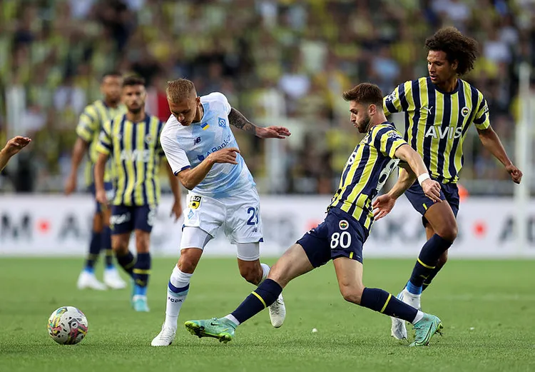 son-dakika-fenerbahce-taraftari-kadikoyde-putin-tezahurati-yapti-1658952312831.jpg