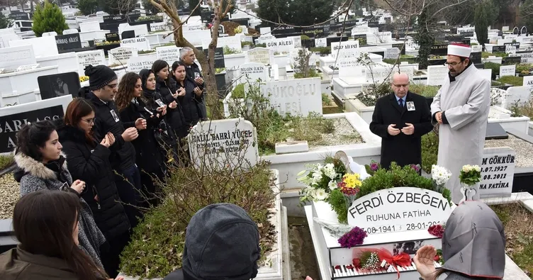 Mezarı başında anıldı