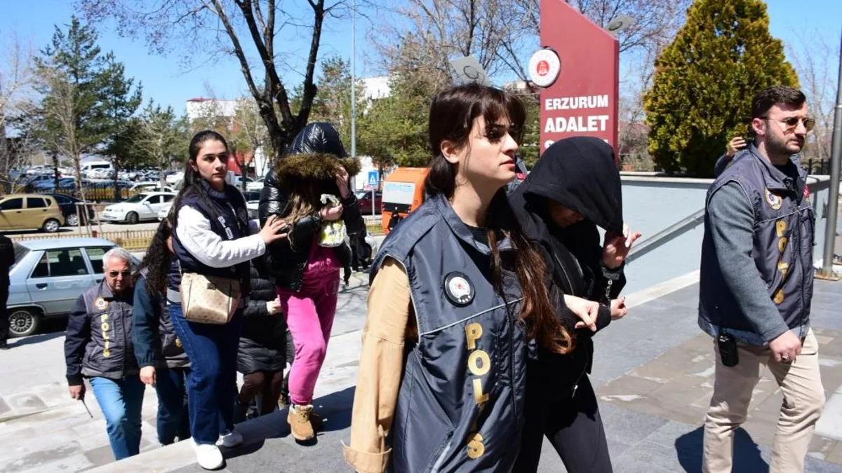 Erzurum’da fuhuş operasyonu: Masaj salonu maskesiyle gizlenen şebeke yakalandı! Erzurum’da fuhuş operasyonu: Masaj salonu maskesiyle gizlenen şebeke yakalandı!
