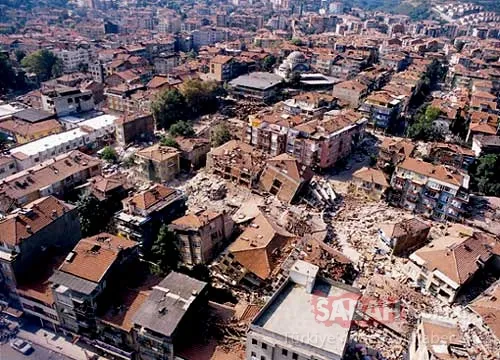 17 Ağustos 1999.. Türkiye'yi yıkan depremin acı görüntüleri