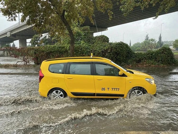 Meteoroloji sarı kodlu uyarmıştı: 4 kenti su bastı! İzmir, Çanakkale, Muğla, Tekirdağ'da son durum