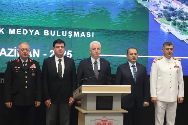 istanbul-valisi-gul-bayram-tedbirlerini-acikladi-denetimlerimiz-artacak-1749022780225.jpg İstanbul Valisi Gül, bayram tedbirlerini açıkladı: