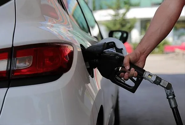 hindistanda-lpg-krizi-derinlesiyor-gunluk-arz-acigi-400-bin-varile-yaklasti-1779259970287.jpg