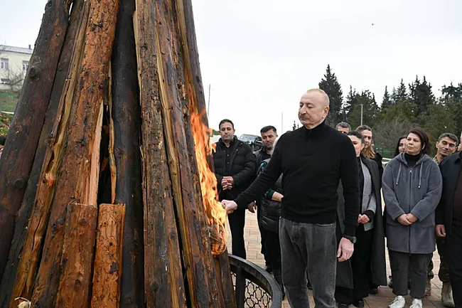 azerbaycan-cumhurbaskani-aliyev-hocaventte-nevruz-atesini-yakti-1773857978622.jpg Azerbaycan Cumhurbaşkanı Aliyev, Hocavent'te Nevruz ateşini yaktı